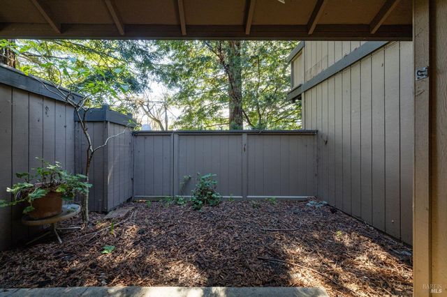 106 Nicholas Ct, Cotati, CA 94931