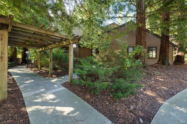 106 Nicholas Ct, Cotati, CA 94931