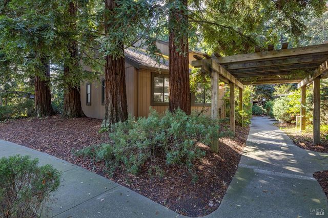 106 Nicholas Ct, Cotati, CA 94931