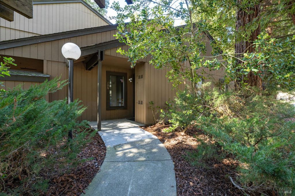 106 Nicholas Ct, Cotati, CA 94931