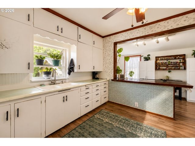 7110 Se WOODSTOCK Blvd, Portland, OR 97206