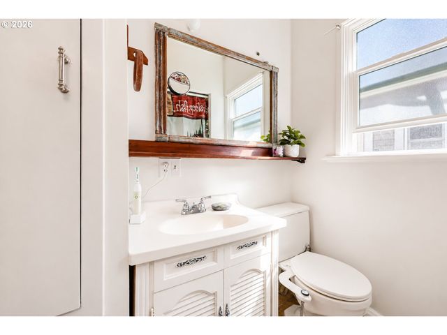7110 Se WOODSTOCK Blvd, Portland, OR 97206