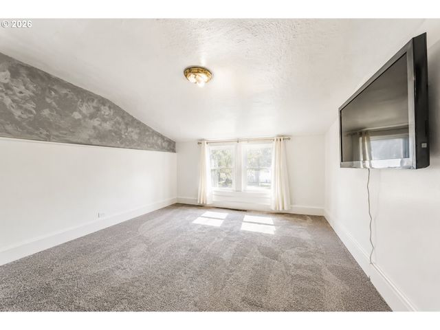 7110 Se WOODSTOCK Blvd, Portland, OR 97206