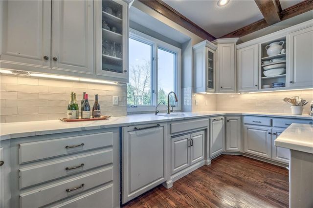 14236 Nieman Road, Overland Park, KS 66221