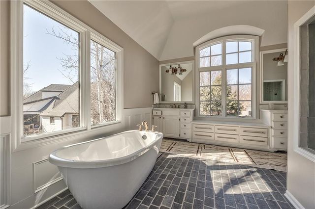 14236 Nieman Road, Overland Park, KS 66221