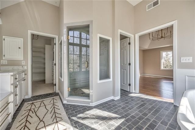 14236 Nieman Road, Overland Park, KS 66221