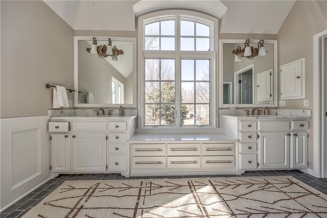 14236 Nieman Road, Overland Park, KS 66221