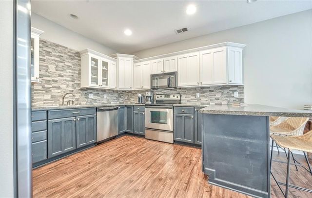 14236 Nieman Road, Overland Park, KS 66221