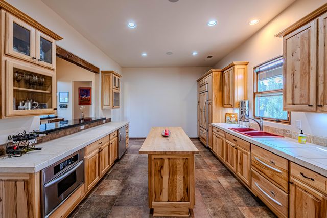 6 Storyteller Court, Sandia Park, NM 87047