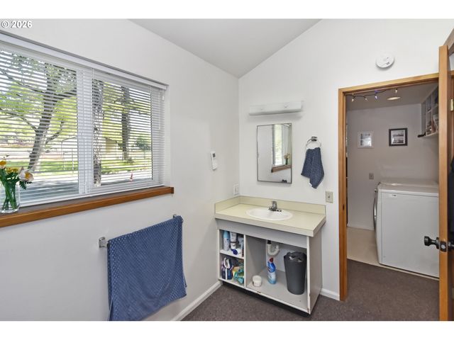 1120 E 24TH Ave, Eugene, OR 97403