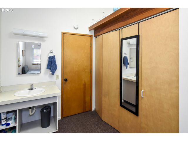 1120 E 24TH Ave, Eugene, OR 97403