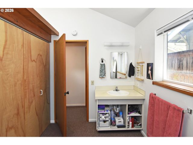 1120 E 24TH Ave, Eugene, OR 97403
