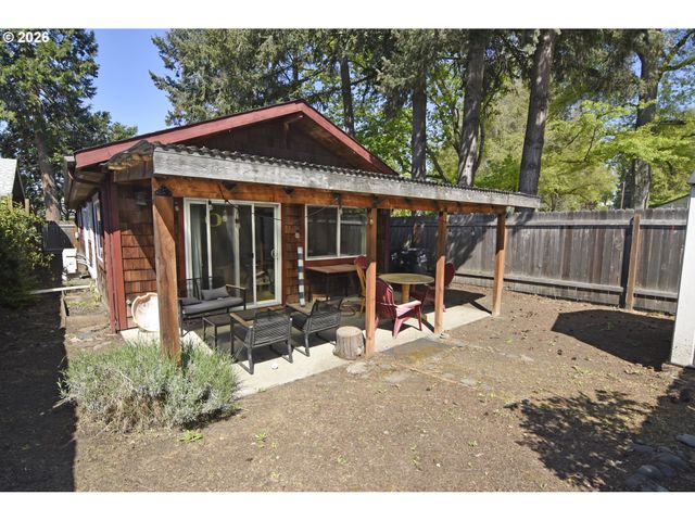 1120 E 24TH Ave, Eugene, OR 97403