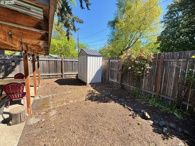 1120 E 24TH Ave, Eugene, OR 97403