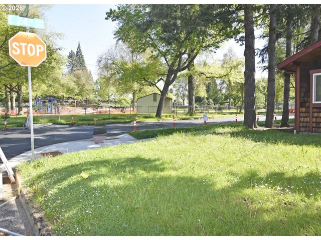 1120 E 24TH Ave, Eugene, OR 97403
