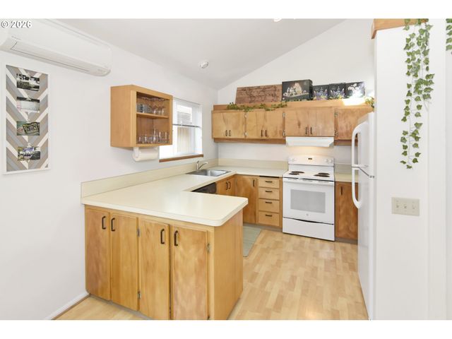 1120 E 24TH Ave, Eugene, OR 97403