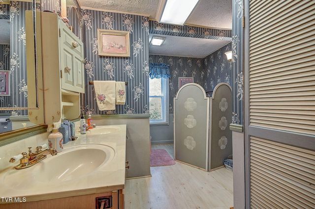 215 Bullock Hollow Road, Bristol, TN 37620