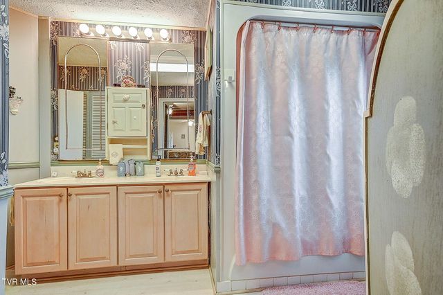 215 Bullock Hollow Road, Bristol, TN 37620