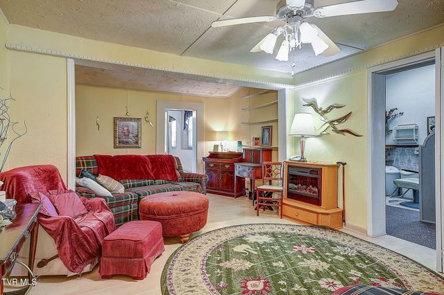 215 Bullock Hollow Road, Bristol, TN 37620