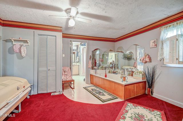 215 Bullock Hollow Road, Bristol, TN 37620