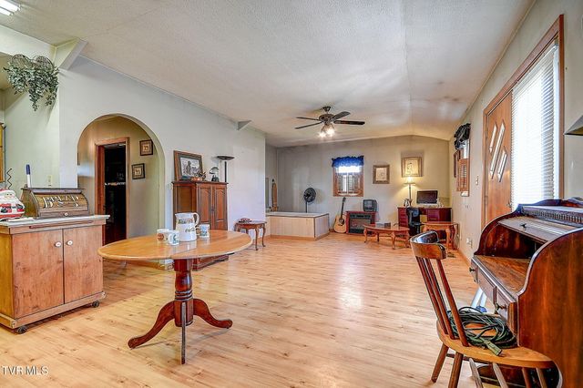 215 Bullock Hollow Road, Bristol, TN 37620