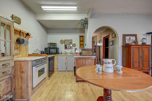 215 Bullock Hollow Road, Bristol, TN 37620