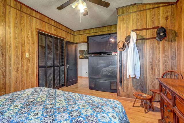 215 Bullock Hollow Road, Bristol, TN 37620