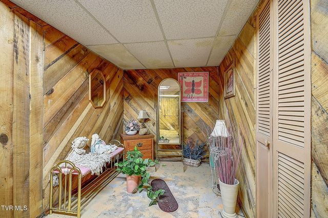 215 Bullock Hollow Road, Bristol, TN 37620