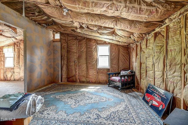 215 Bullock Hollow Road, Bristol, TN 37620