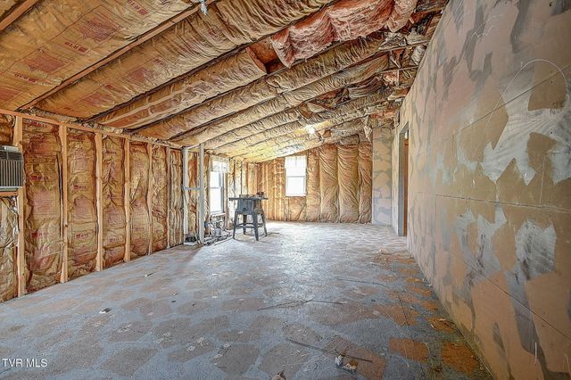 215 Bullock Hollow Road, Bristol, TN 37620