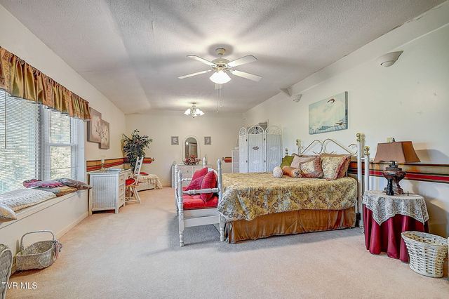 215 Bullock Hollow Road, Bristol, TN 37620