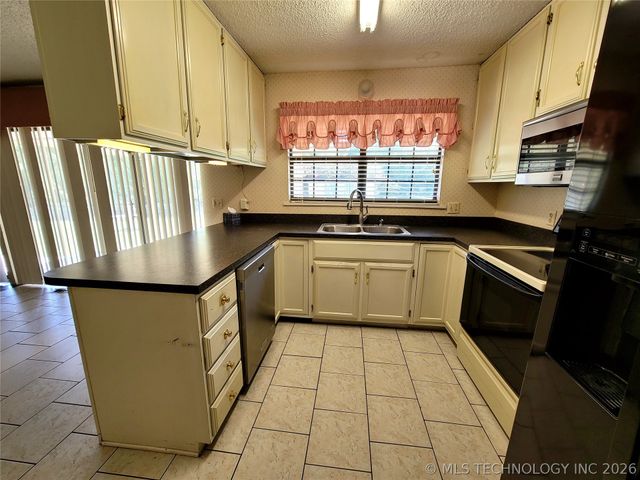 112 Meadowlark Road, Eufaula, OK 74432