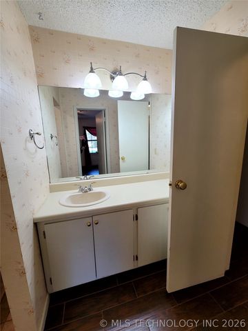 112 Meadowlark Road, Eufaula, OK 74432