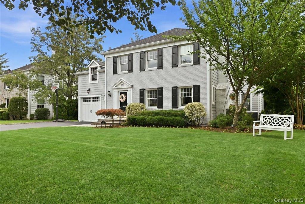 60 Kenwood Road, Garden City, NY 11530 — photo 3