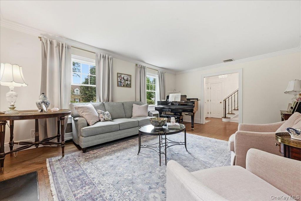 60 Kenwood Road, Garden City, NY 11530 — photo 5