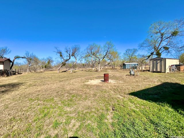 115 E 4TH Street, Natalia, TX 78059