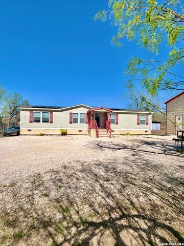 115 E 4TH Street, Natalia, TX 78059