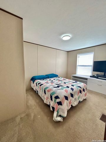 115 E 4TH Street, Natalia, TX 78059