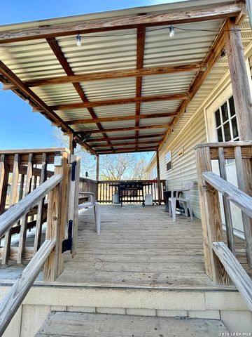 115 E 4TH Street, Natalia, TX 78059