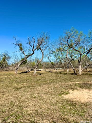 115 E 4TH Street, Natalia, TX 78059