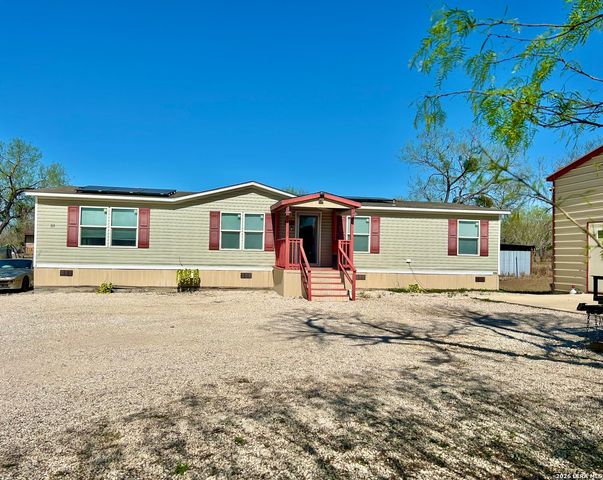 115 E 4TH Street, Natalia, TX 78059