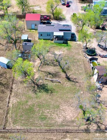115 E 4TH Street, Natalia, TX 78059