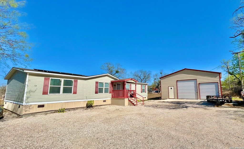 115 E 4TH Street, Natalia, TX 78059
