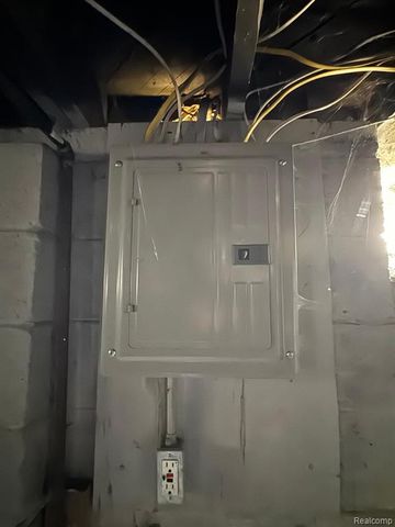 19372 Woodbine Street, Detroit, MI 48219