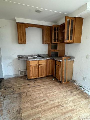 19372 Woodbine Street, Detroit, MI 48219