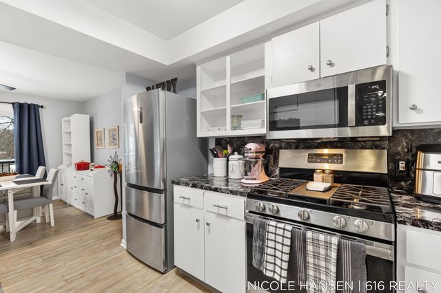 2581 Ridgecroft Drive Se 302, City Of Kentwood, MI 49546