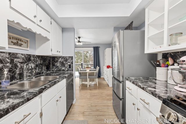 2581 Ridgecroft Drive Se 302, City Of Kentwood, MI 49546