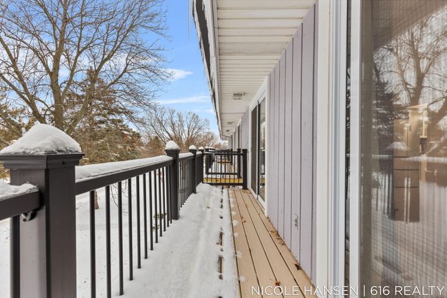 2581 Ridgecroft Drive Se 302, City Of Kentwood, MI 49546