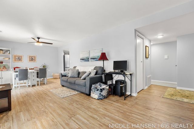 2581 Ridgecroft Drive Se 302, City Of Kentwood, MI 49546