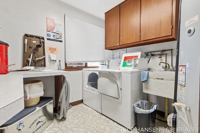 2581 Ridgecroft Drive Se 302, City Of Kentwood, MI 49546